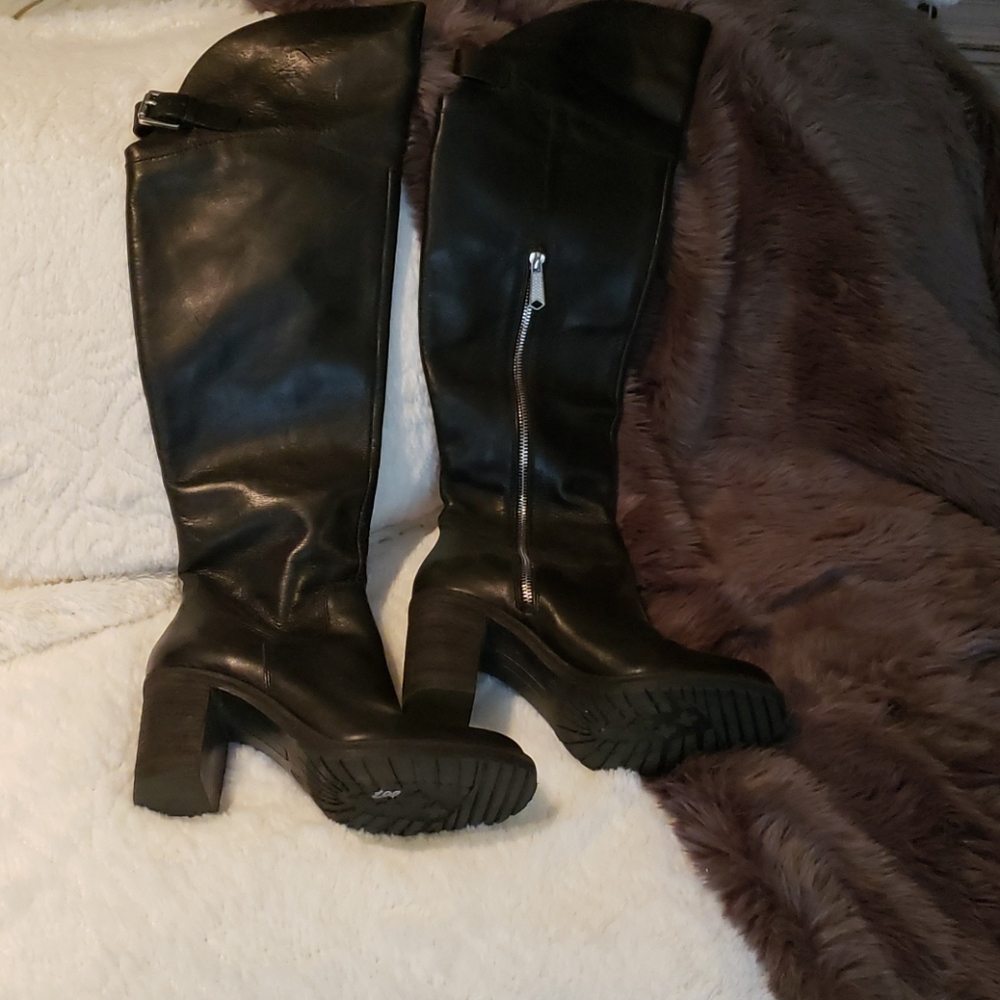 Taria black leather boot